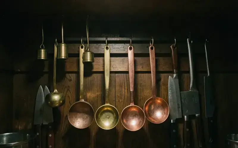 銅の道具と光